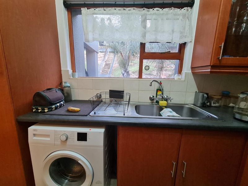 **Exquisite 2-Bedroom apartment with scenic golf course views** - Photo 5