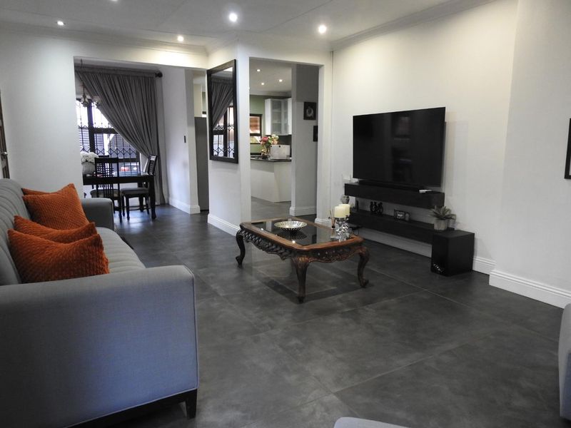 A True Gem in Ennerdale | Modern, Immaculate & Move-In Ready - Photo 6