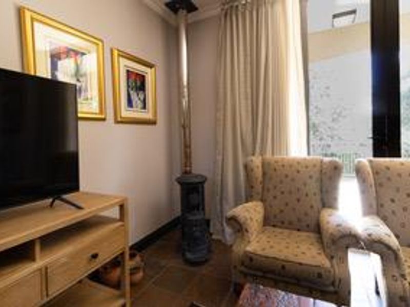 Start afresh in this much loved townhouse. - Photo 10