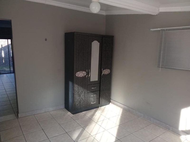 Private Garden Cottage for Single Professional in Meer en See - Photo 3