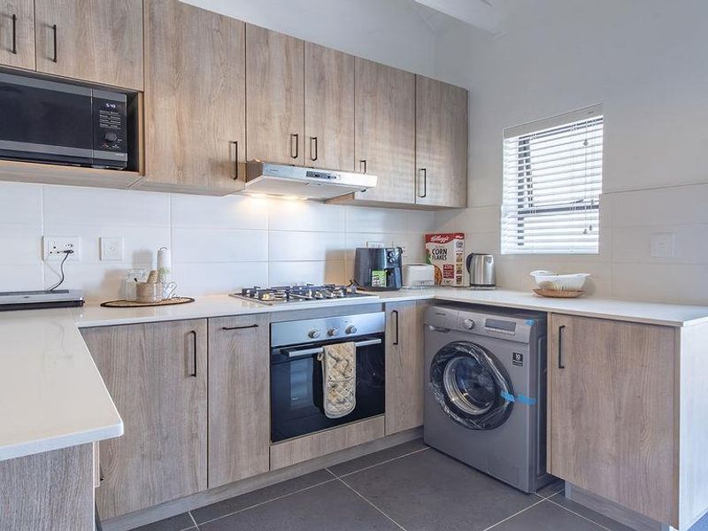 Experience Modern West Coast Living - Photo 7