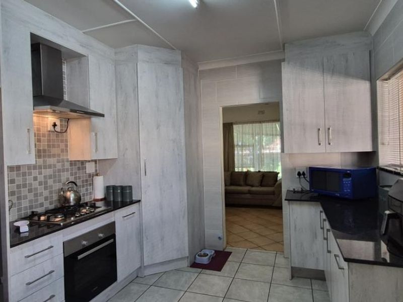 3 Bedroom House with Flatlet for Sale in Randhart - Photo 3