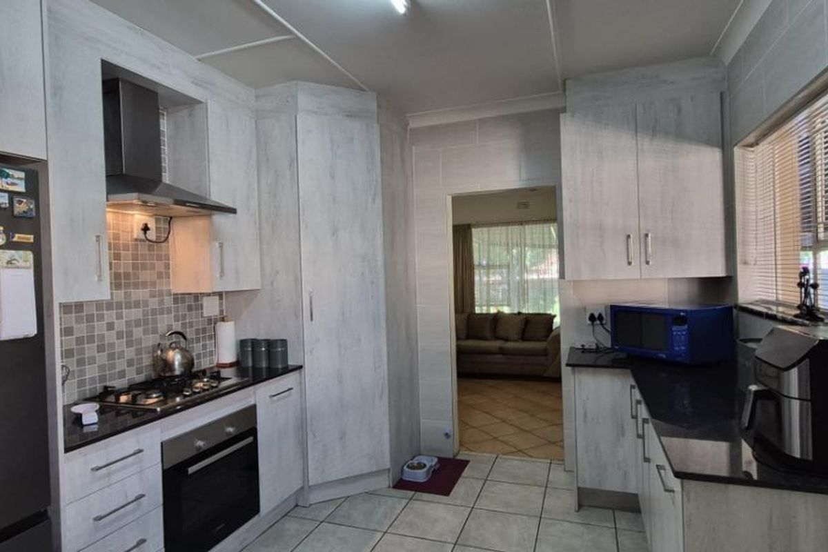 3 Bedroom House with Flatlet for Sale in Randhart - Photo 3