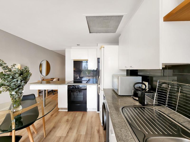 Urban Sophistication Meets Effortless Living in the Heart of De Waterkant - Photo 10