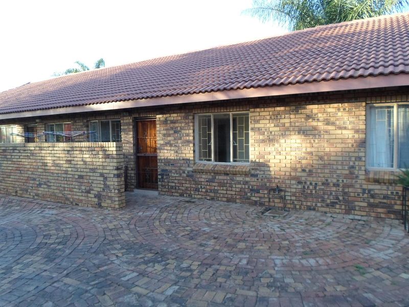 2 BEDROOM UNIT TO RENT IN DOORNPOORT - Photo 2