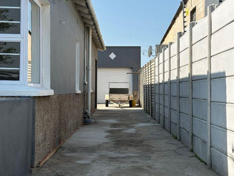 2 Very Neat Homes on 1 Erf. - Photo 4