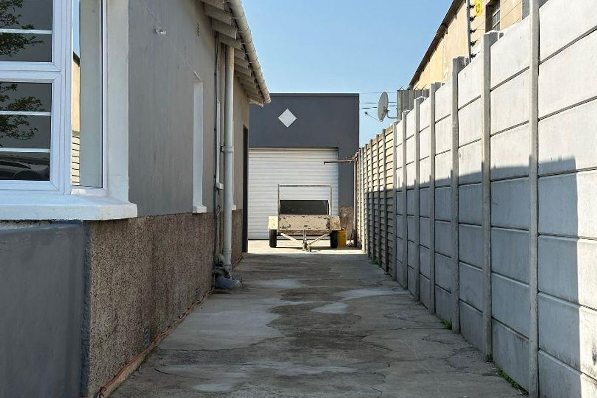 2 Very Neat Homes on 1 Erf. - Photo 4