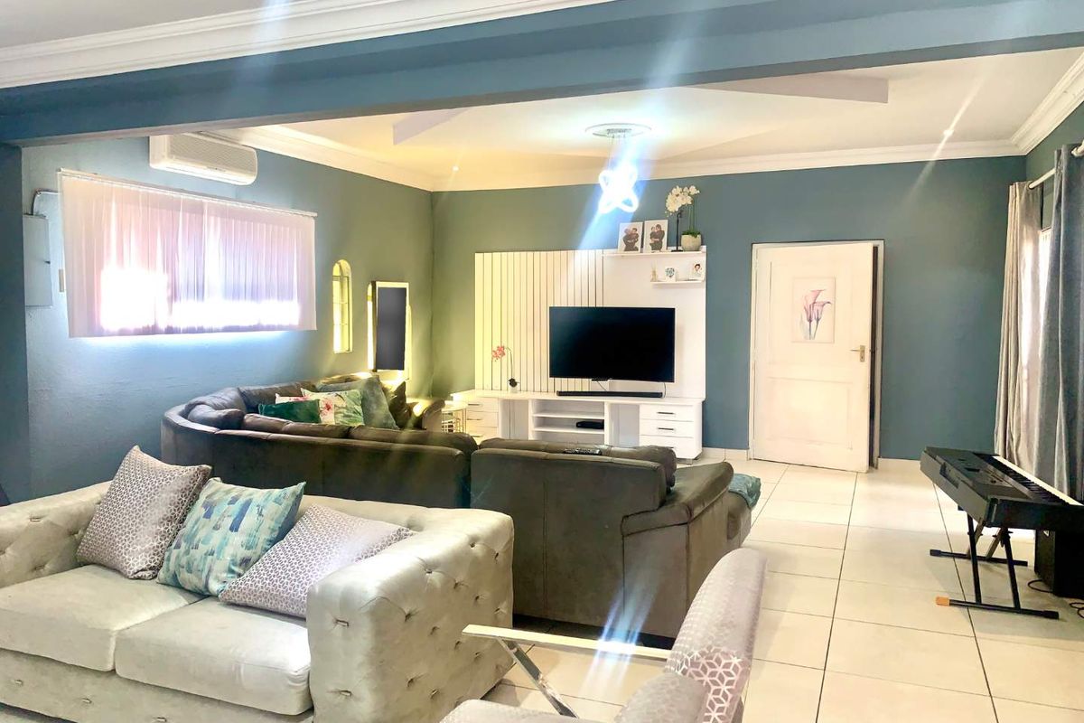 Exquisite Family Home with a Potential Flatlet in Fauna - Photo 3