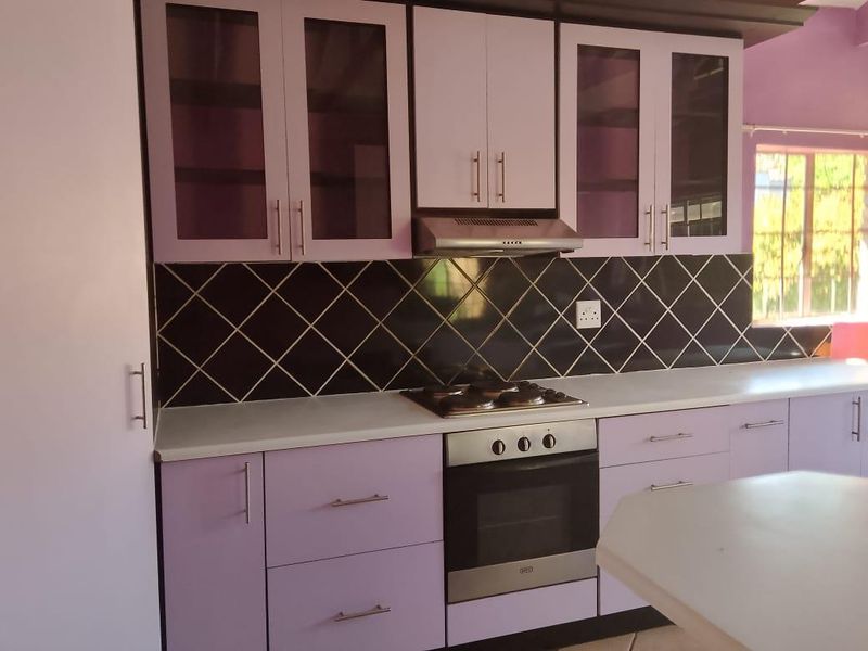 3Bedroom house in a spacious yard in Chantelle - Photo 5