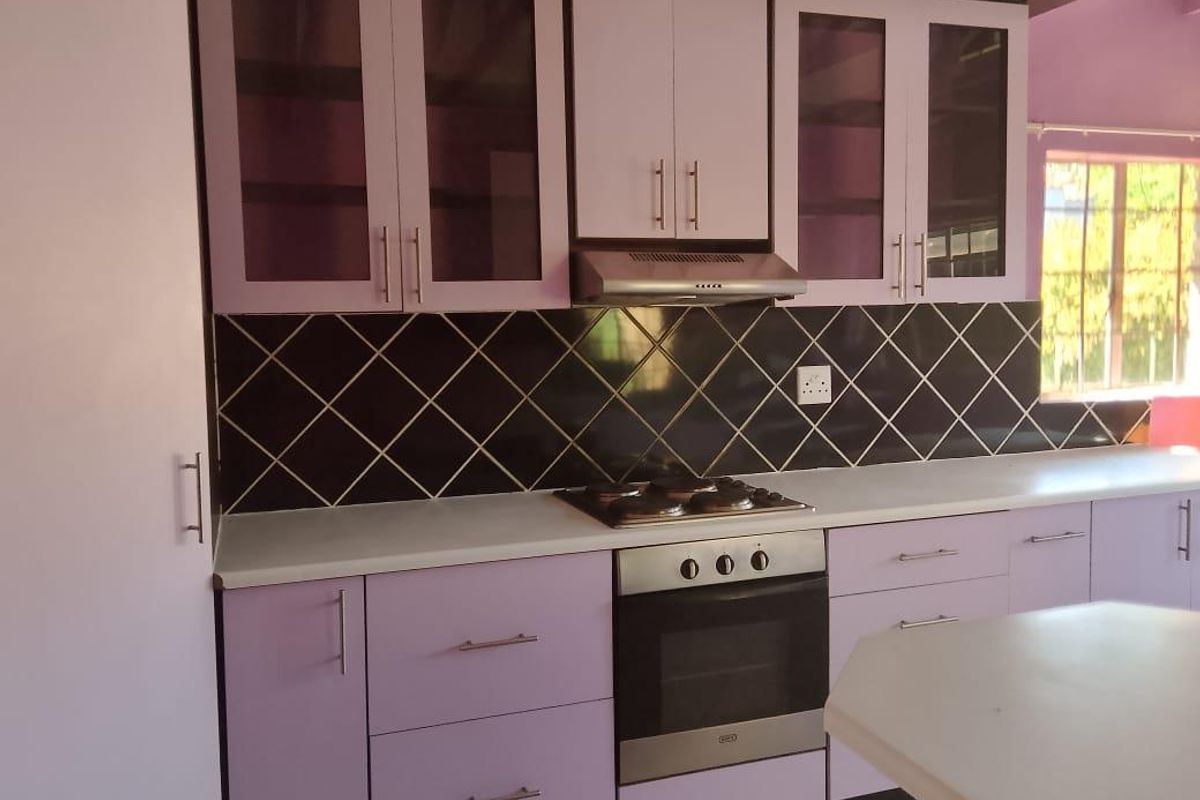 3Bedroom house in a spacious yard in Chantelle - Photo 5