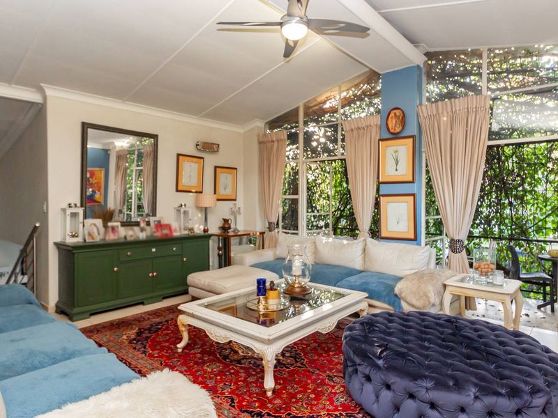 Elegant 3-Bedroom Family  Home WithPrivate Cottage, Pool & Lush Garden Oasis - Photo 6