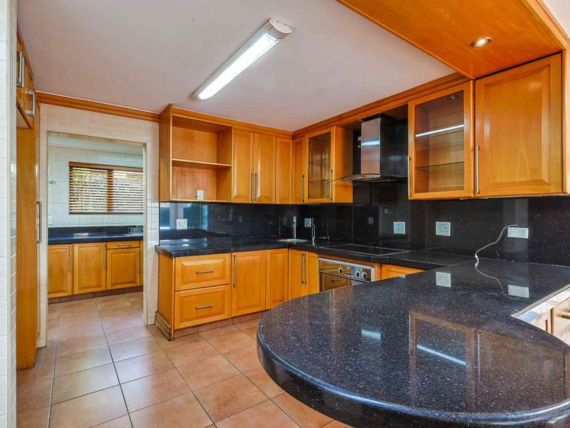 Spacious 4-Bedroom Family Home with Pool – Available Immediately - Photo 6