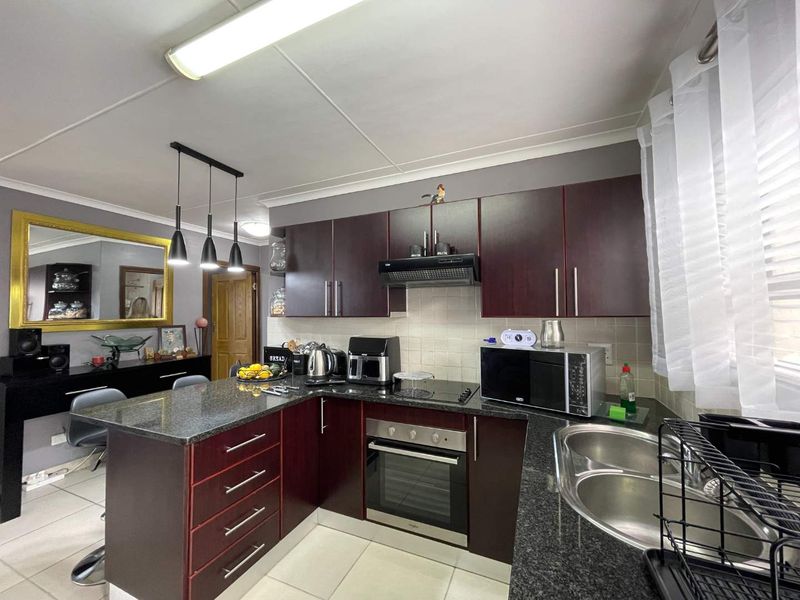 Single Level 3 Bedroom Townhouse with Sea Views in Secure Estate, Seemeeu Park - Photo 10