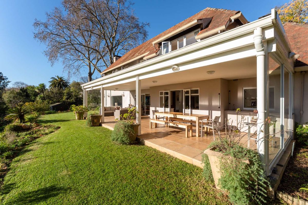 Where Grace Meets Grandeur in Constantia Upper - Photo 3