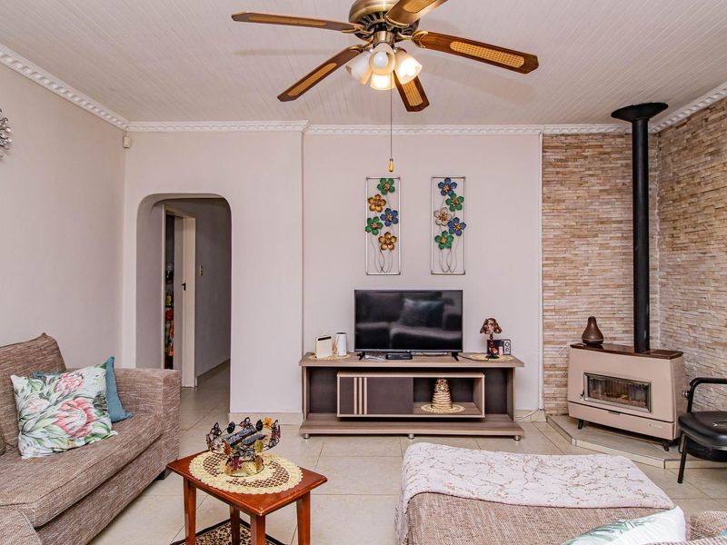 Elegant Family Retreat in Heart of Rynsoord! - Photo 8