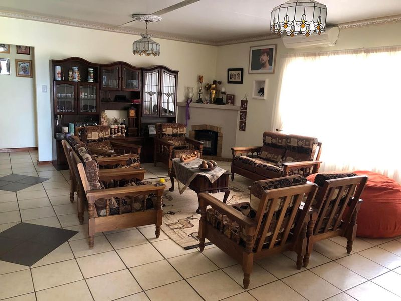 3 BEDROOM FAMILY HOUSE FOR SALE - TSUMEB - Photo 2