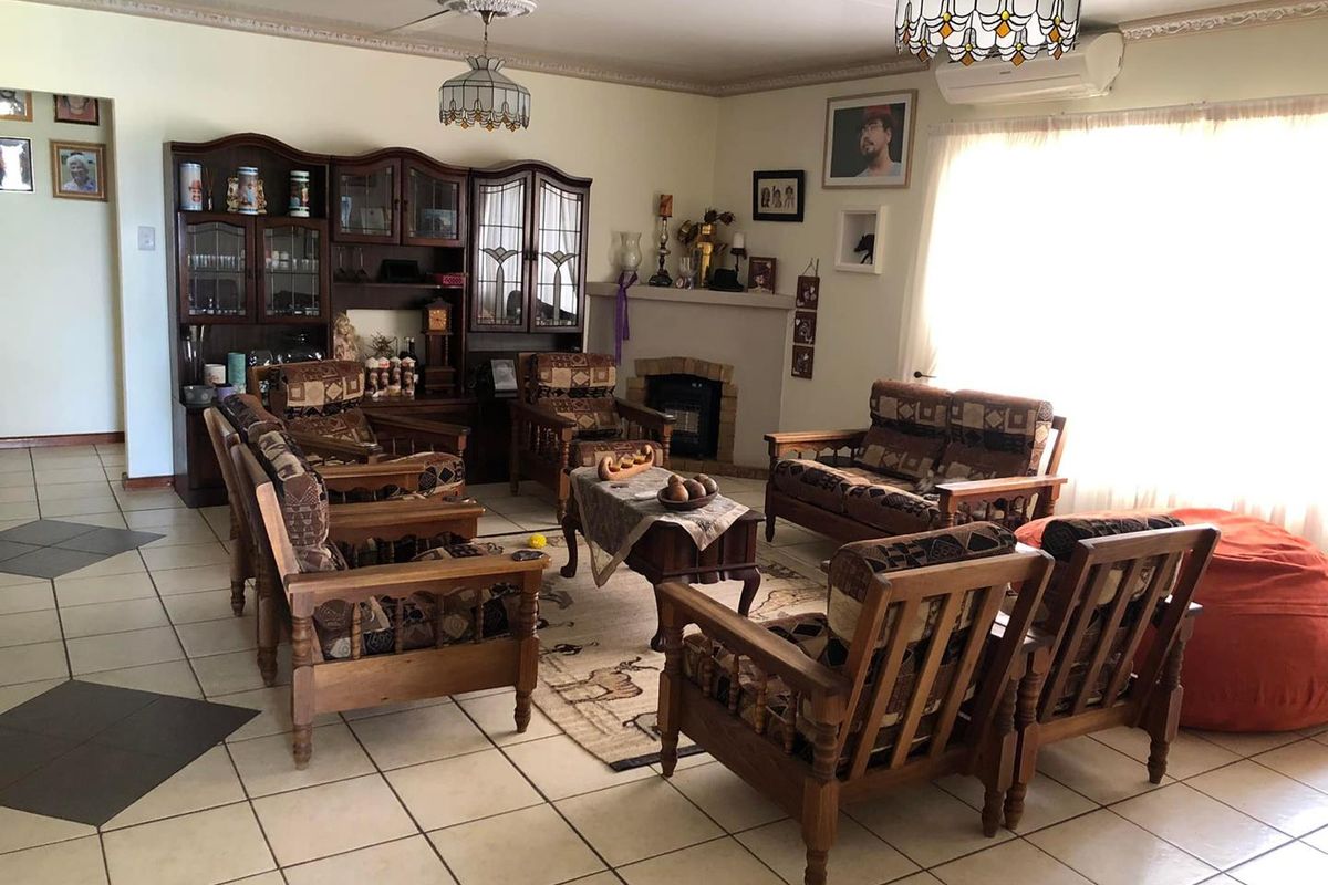 3 BEDROOM FAMILY HOUSE FOR SALE - TSUMEB - Photo 2