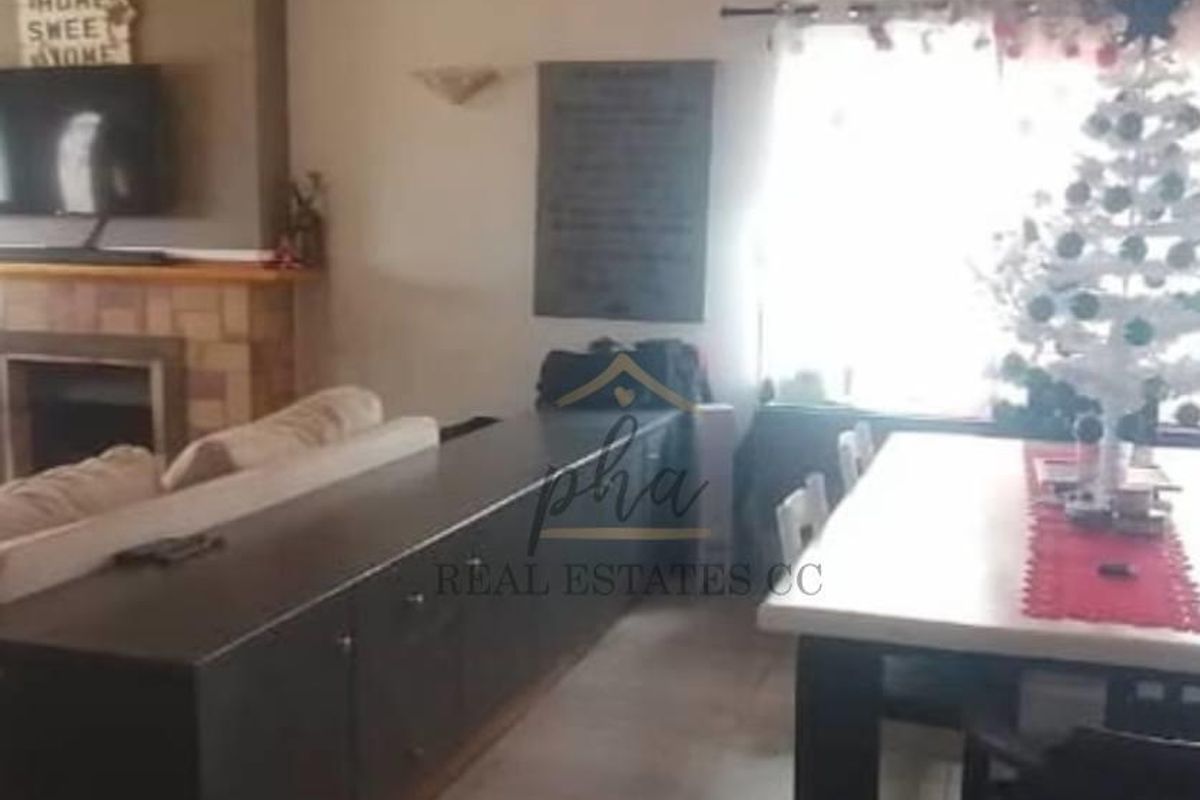 Cosy 3  Bedroom House with newly Built 2-Bedroom Cottage on a Corner Erf in Walvis Bay - Photo 5