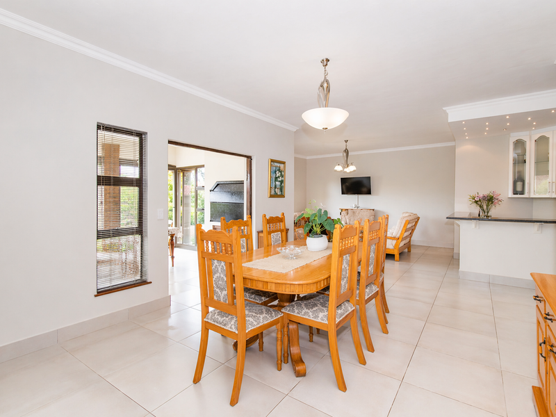 Upmarket secure Duplex Townhouse with Scenic Views & Exceptional Flow - Photo 6