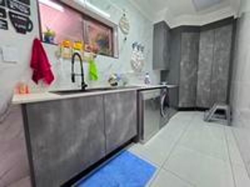 Spacious New Redruth Home with Pool and Modern Extras - Photo 9