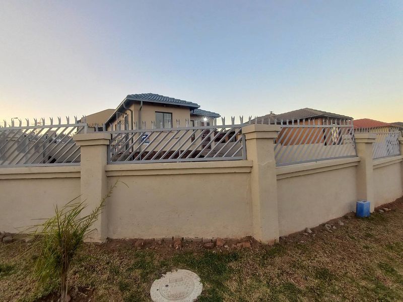 Two bedroom house for sale in Atteridgeville - Photo 4