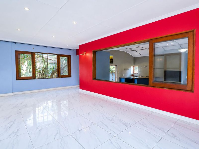 Spacious, Happy Family Home, set on a large stand. - Photo 10