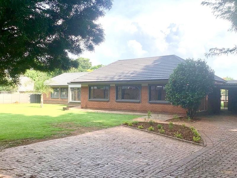 ATTRACTIVE FAMILY HOME ON 2556M2 STAND - Photo 3