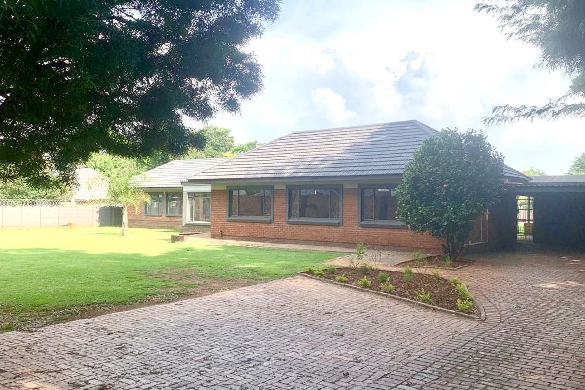 ATTRACTIVE FAMILY HOME ON 2556M2 STAND - Photo 3