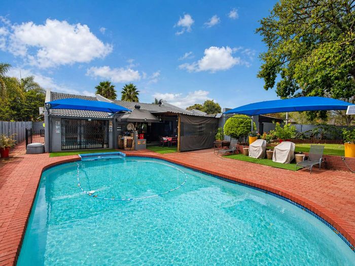 Property #2489156, House For Sale in Meyerspark