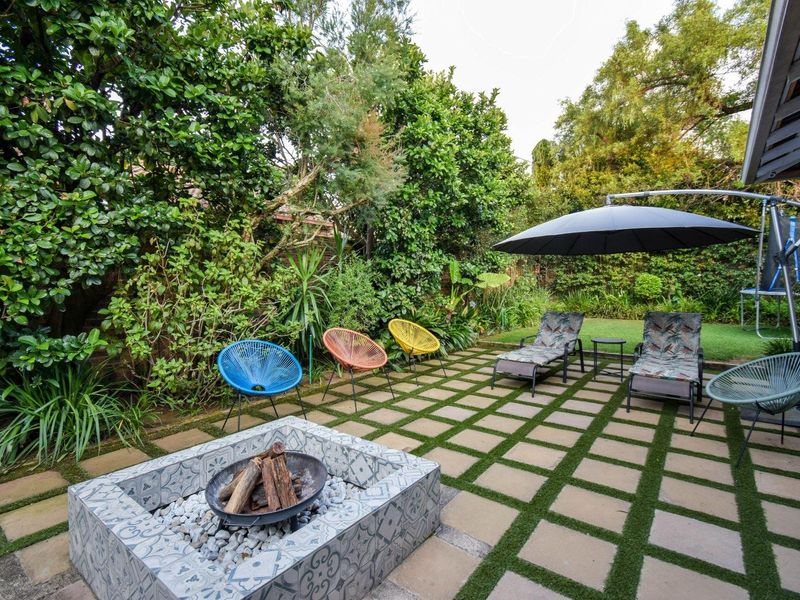 Stunning 5 Bedroom home where location is key! - Photo 7