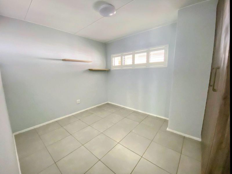 Modern, appealing & pet-friendly ground floor townhouse - Photo 7