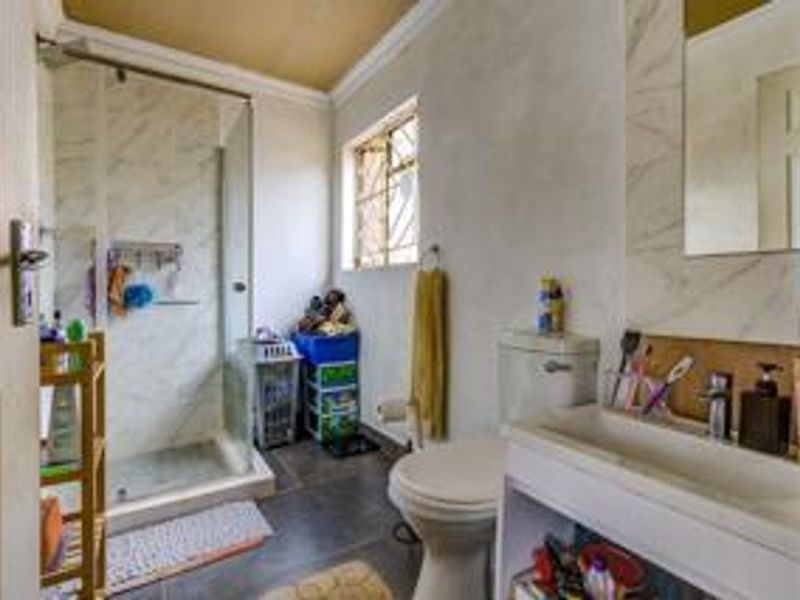 3 Bedroom Suburban Home - Photo 8