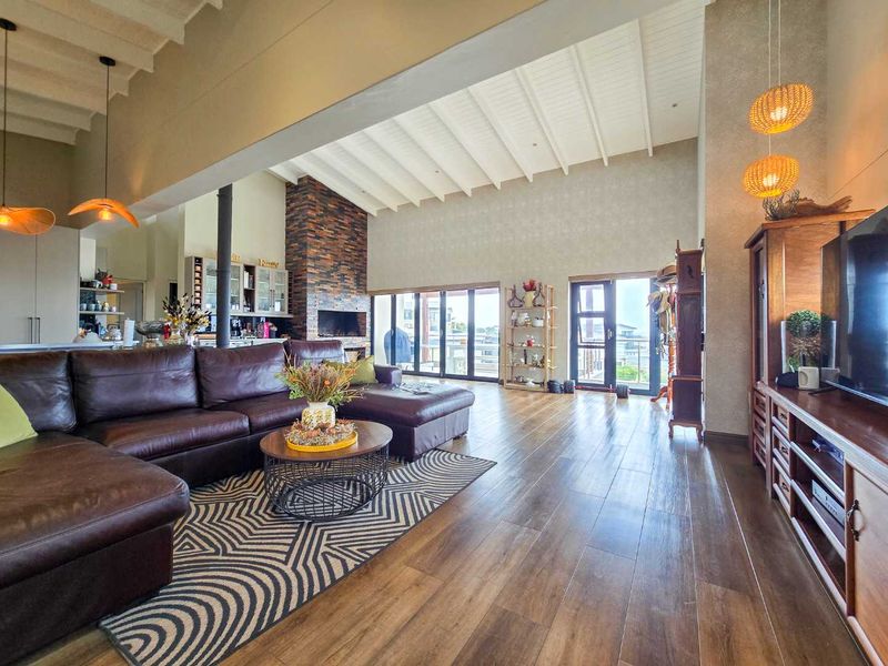 Upmarket family home for sale in Stilbaai Duine Estate. - Photo 7