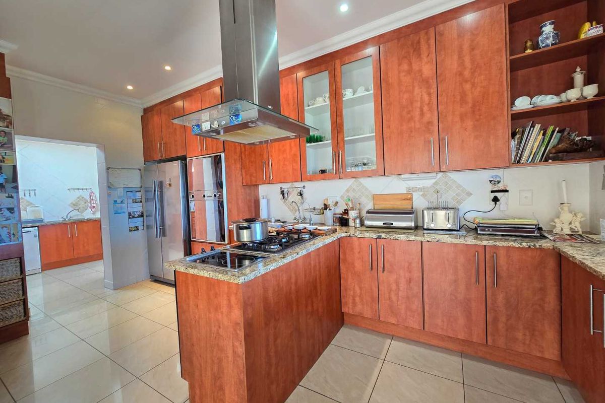 Facebrick family home for sale in Stilbaai-Wes. - Photo 4