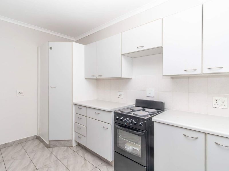 Spacious 2 Bedroom townhouse - Photo 8