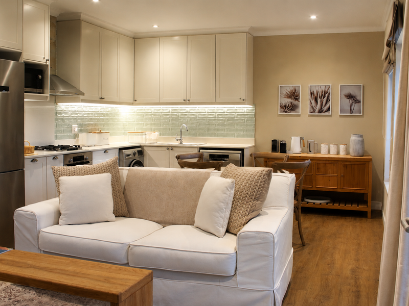 Luxury Fully Furnished 1-Bedroom Apartment in the Heart of Franschhoek | Available 1 August – 31 October 2026 - Photo 2