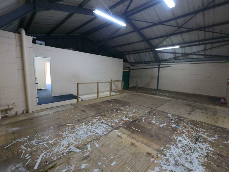 Secure double volume warehouse/offices to let - Montague Gardens. - Photo 5