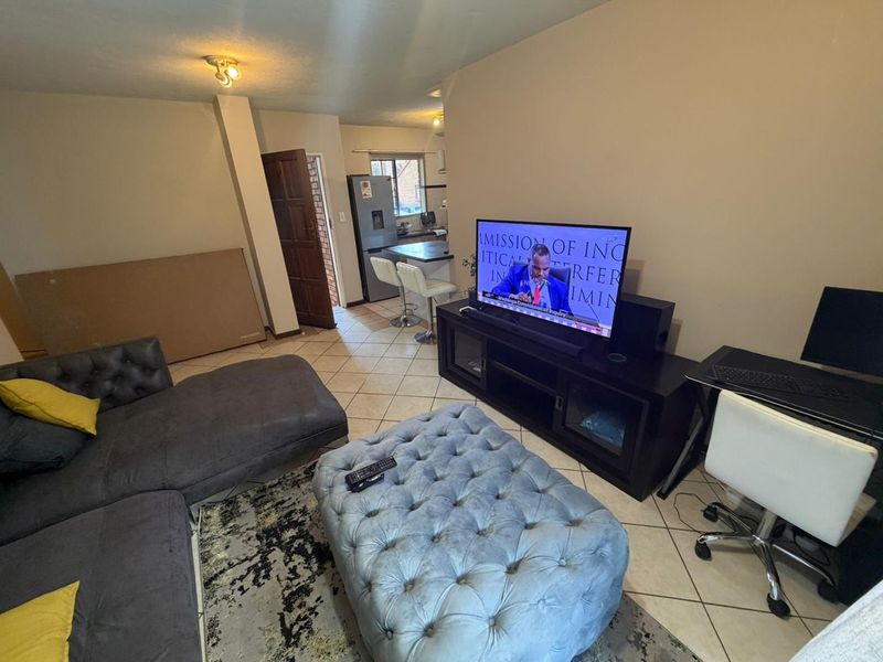 Lovely 2 bedroom ground unit in Mooikloof Ridge for Sale - Photo 2