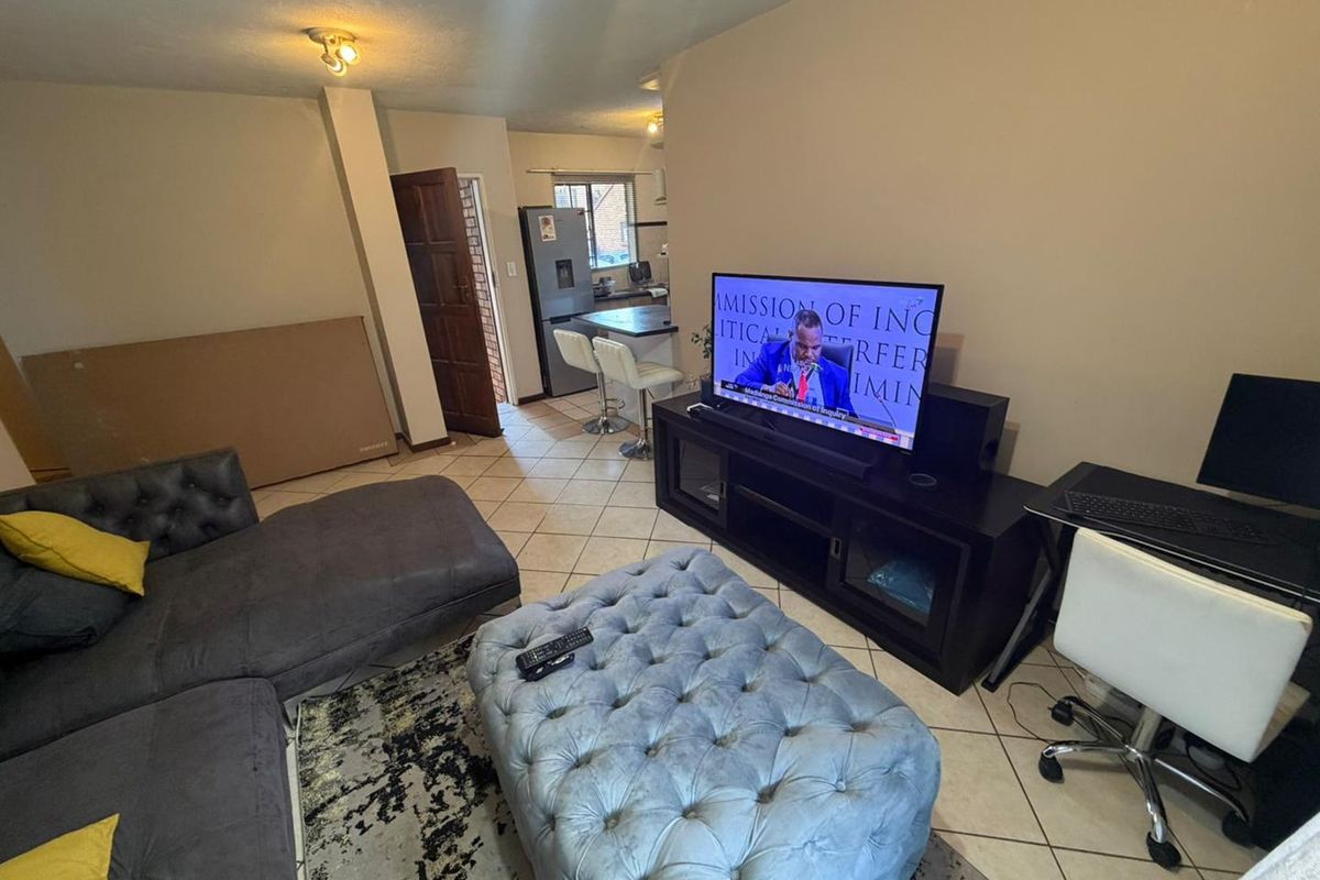 Lovely 2 bedroom ground unit in Mooikloof Ridge for Sale - Photo 2