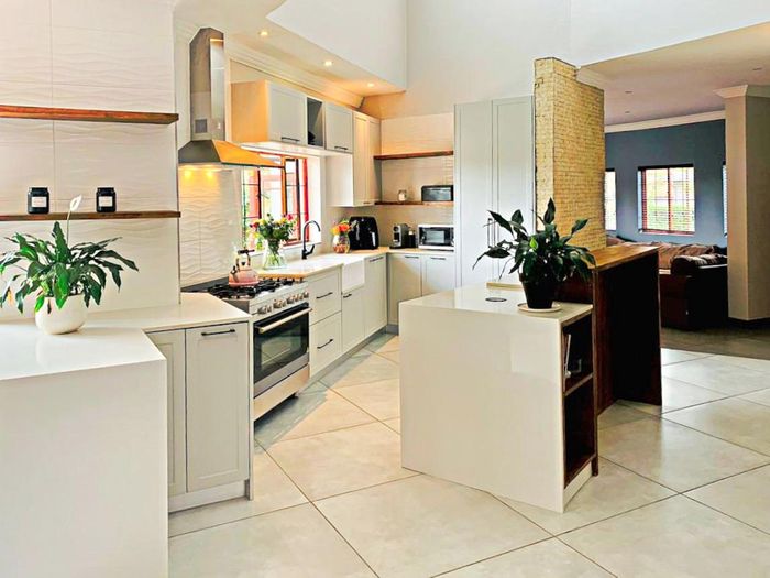 Property #2468472, House For Sale in Olympus AH