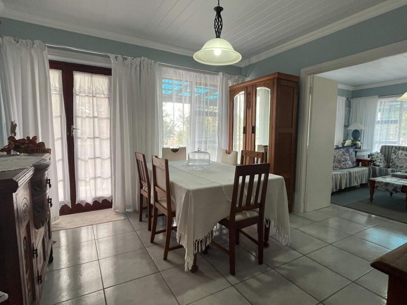 Stunning Views & Ample Space in This Warm Family Residence - Photo 10