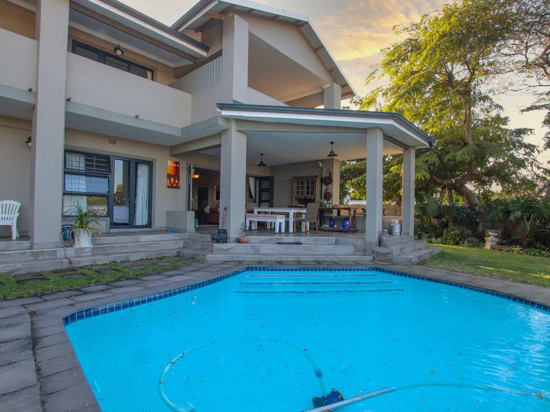 Superbly located, contemporary masterpiece with huge income generating potential and sea views! - Photo 4