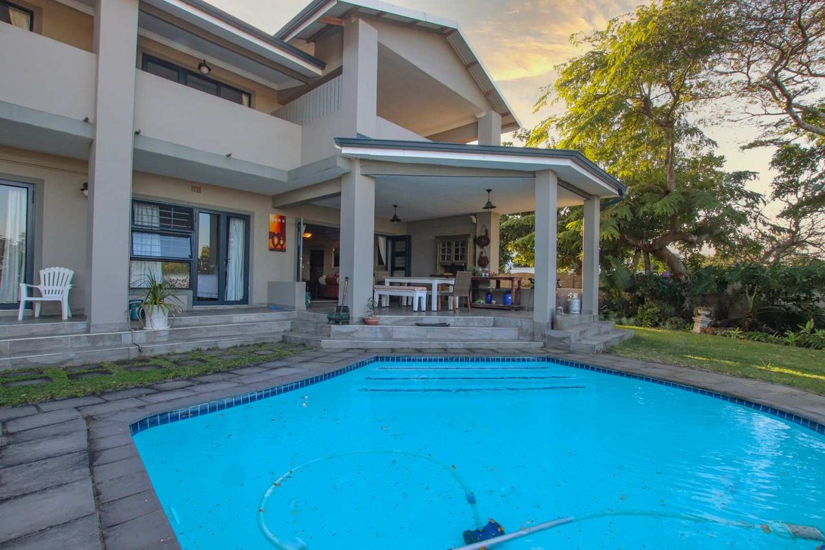 Superbly located, contemporary masterpiece with huge income generating potential and sea views! - Photo 4