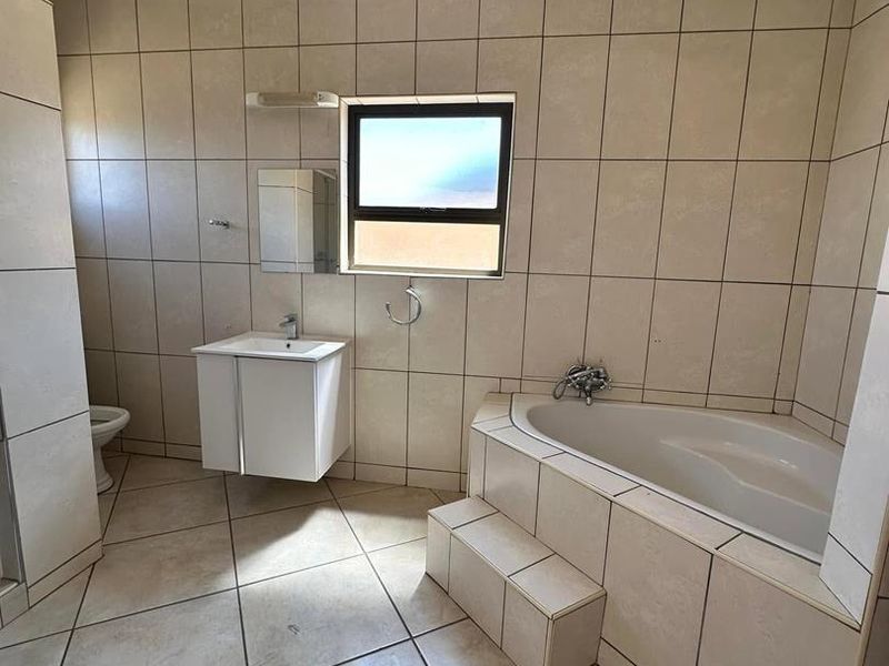 Rocky Crest- For Sale- N$2 170 000 - Photo 3