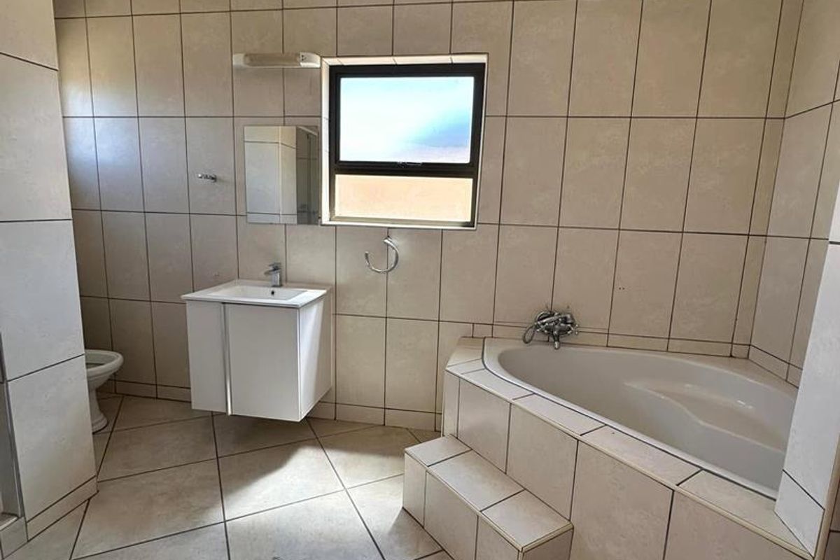 Rocky Crest- For Sale- N$2 170 000 - Photo 3