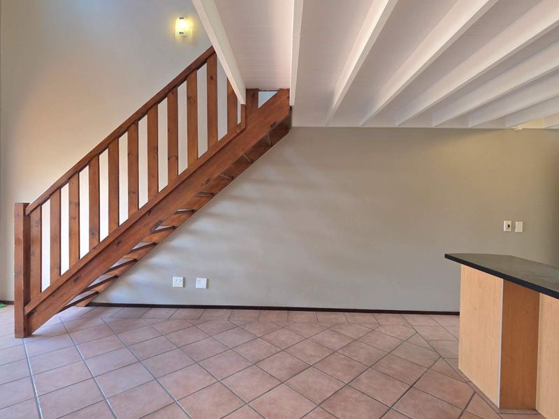 PRICED TO GO!!! Loft Apartment with Stunning Views in Paulshof - Photo 8