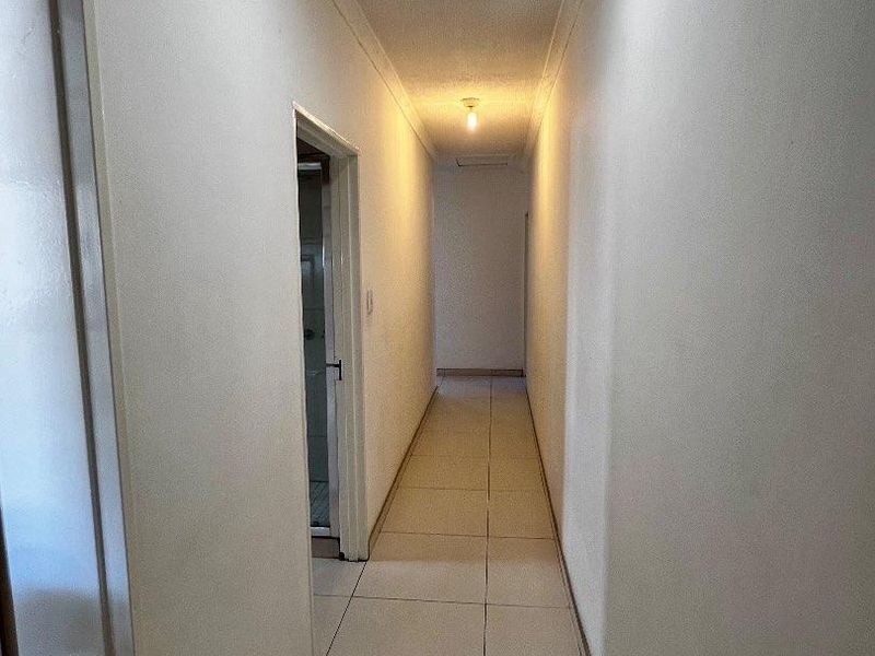 Move in ready house with quality finishes - Photo 10