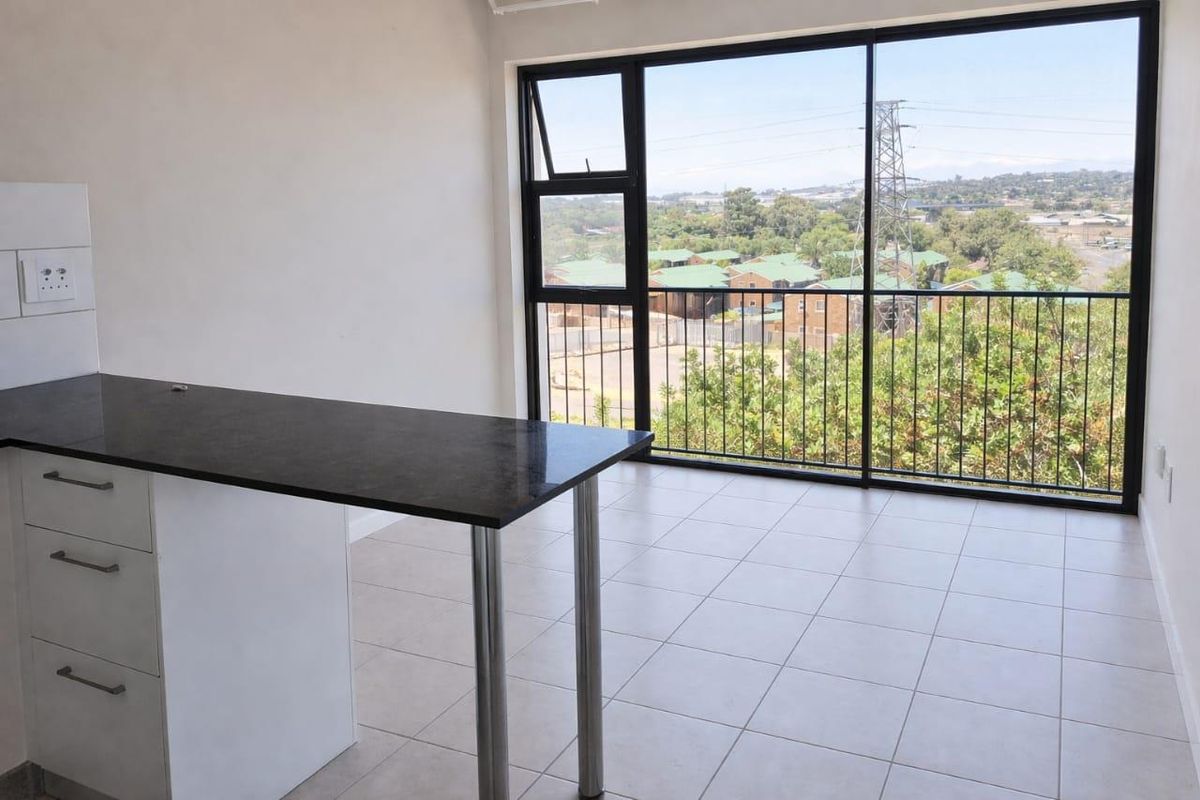2 Bedroom Apartment For Sale in Oak Glen, Bellville - Photo 2