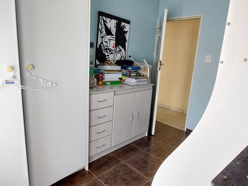 3-Bedroom Home in Secure Complex - Photo 10