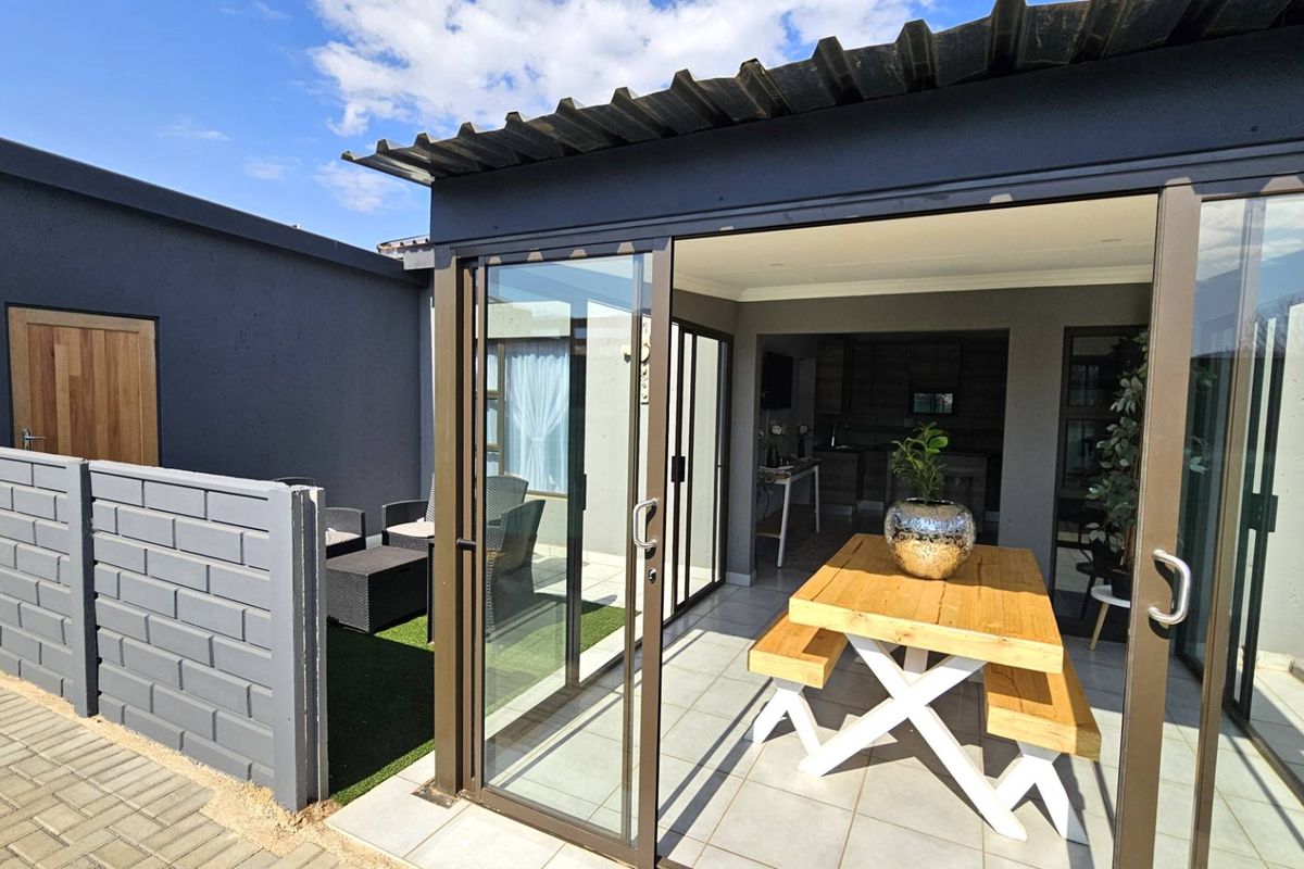 2 Bedroom  Apartment in Retirement Estate in Hartbeespoort - Photo 2